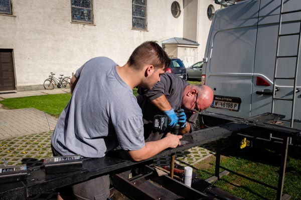 Lissy Projekt Jesus am Kreuz, Bild 15, Bohrungen am Kreuz